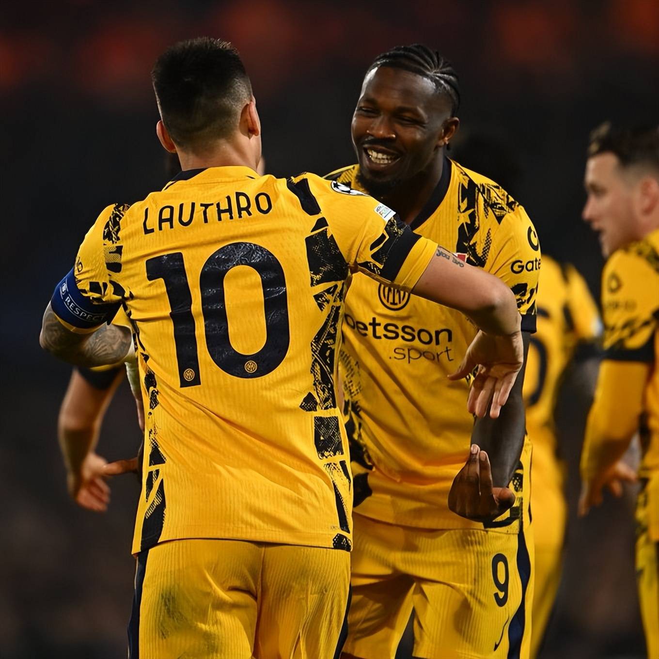 星空体育官网-关于转折点！拜仁慕尼黑外线爆发；法国杯转会期攻防权衡；更衣室稳定；控场能力受关注的信息