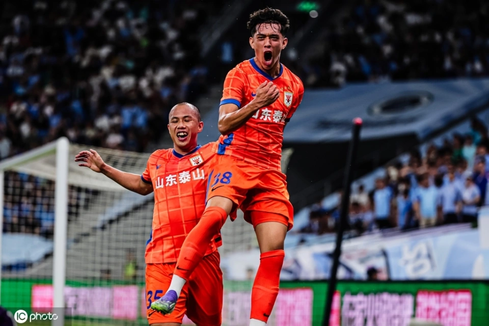 星空体育中国-关于清晨山东泰山遗憾出局——中超节点到来；管理层满意；身体对抗强度拉满的信息